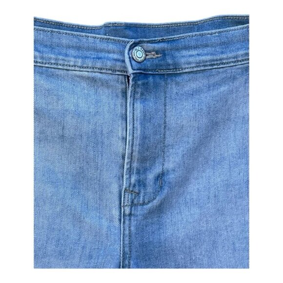 Old Navy Mid Rise Distressed Crop Flare Jeans Light Wash Sz 18 - Picture 5 of 10